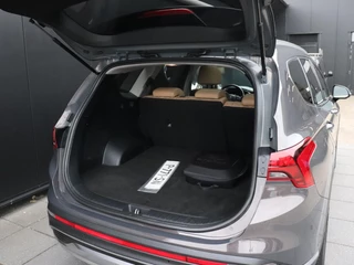 Hyundai Santa Fe 1.6 T-GDI PHEV Comfort Smart Sky | LEDER | PANO-DAK | TREKHAAK | KRELL AUDIO | CAMERA | STOEL/STUURVERW. | ADAPT. CRUISE | SOH 96.1% | / 19