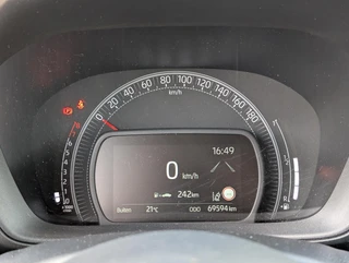 Toyota Aygo X Play NL-AUTO 100% DEALER OH METALLIC AIRCO ANDROID/APPLE CRUISE CONTROL / 18