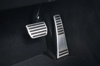 Volvo XC60 T6 Recharge AWD R-Design | Trekhaak | Parkeercamera |Panoramadak | Longe Range | Keyless / 35