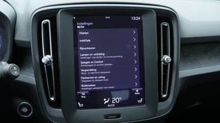 Volvo XC40 1.5 T3 Momentum Navigatie | Stoelverwarming | Trekhaak / 40