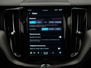 Volvo XC60 2.0 T6 AWD + Black Edition 350PK Pano | Trekhaak / 35