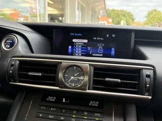 Lexus IS 300h Hybrid Sport Edition / 14
