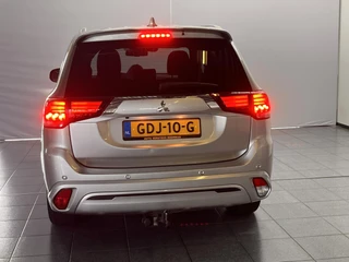 Mitsubishi Outlander 2.4 PHEV Intense+ Automaat / Luxe Lederen bekleding / elektrische kofferklep / Trekhaak / Achteruitrijcamera / 7