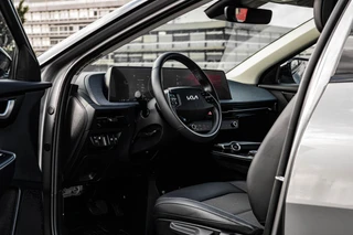Kia EV6 Light 77.4 kWh | SOH 100% | Trekhaak | ACC | Camera | LED | Keyless | Navigatie | Apple Carplay/Android Auto | Dealeronderhouden | 19" / 12