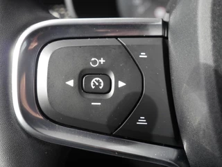 Volvo XC40 1.5 T3 Momentum Business | Zwart dak | Navigatie | Adaptieve Cruise control | Camera | Elektrische achterklep | Elektrisch verstelbare stoelen met geheugen / 20