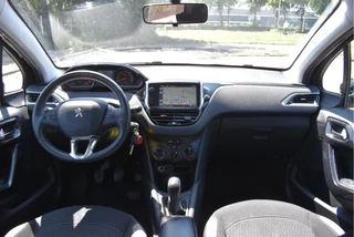 Peugeot 208 1.2 PureTech Style  | NL-Auto | Navi | Cruise Control | Airco | Bluetooth | Park.sensoren | LM-Velgen | NAP / 14