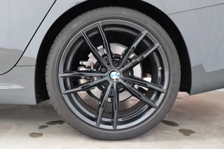 BMW 3 Serie Sedan 320i High Executive M Sport Pakket Automaat  / Live Cockpit Professional / Schuif-/kanteldak / Achteruitrijcamera / Stoelverwarming / DAB / Shadow Line / Apple CarPlay / LED / 19 Inch / Extra Getint Glas / 13