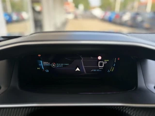 Peugeot e-2008 EV Blue Lease Allure 50 kWh | 97% SoH |Achteruitrijcamera | Navigatie | Trekhaak voor fietsendrager | Navigatie | Cruise Control / 19