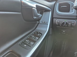 Volvo V60 1.6 T3 R-DESIGN Camera, Trekhaak, Carplay, ALL IN Prijs! / 18
