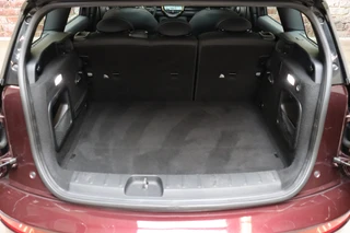 MINI Clubman Cooper Serious Business / Navigatiesysteem Professional / Panoramadak / Harman Kardon / Climate Control / 17 Inch / LED-koplampen / Parkeersensoren / Cruise Control / Lichtpakket / 38