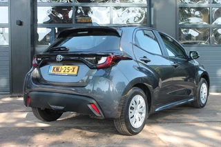Toyota Yaris 1.5 HYB. ACTIVE Automaat / Camera / Cruise control / Dab radio / Apple carp. / 10