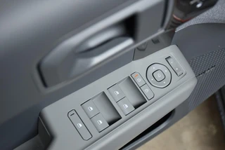 KIA Ev3 81,4 kWh 204pk Plus Advanced TREKHAAK / 16