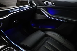 BMW X5 xDrive50e M-sport | PANORAMADAK | INDIVIDUAL VOLLEDER MERINO | HEAD UP | HARMAN KARDON | 360 CAMERA | MAXTON | 22" | / 52