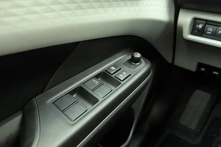 Suzuki Swift 1.2 Select Smart Hybrid | Voorraad actie | Navigatie | Airco | Cruise Control | Parkeersensoren | Achteruitrijcamera | Stoelverwarming / 17