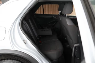 Volkswagen T-Roc 1.5 TSI 150pk DSG R-Line Sport Keyless Virtual Cockpit Navigatie / 10