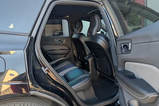 Volvo XC60 2.0 T8 Twin Engine AWD R-Design Panorama Trekhaak / 50