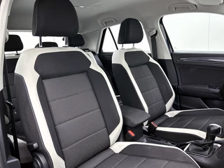 Volkswagen T-Roc 1.5 TSI Sport | Trekhaak | Camera | CarPlay | Stoel-/Stuuverwarming | Adaptive Cruise | / 12