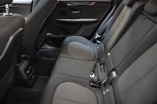 BMW 2 Series Active Tourer 218i Executive Automaat  / Navigatie / Trekhaak / Panoramadak / LED / Achteruitrijcamera / Climate Control / Parkeersensoren voor+achter / Cruise Control / Bluetooth / 5