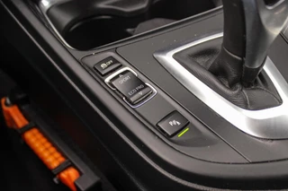 BMW 3-serie Gran Turismo 320i High Executive | Sport Line | NL auto | Keyless entry | Panoramadak | Xenon | HiFi audio | Navigatie Professional | Cruise control | M-sportstuur | PDC / 32