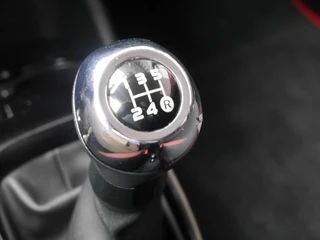 Toyota Aygo 1.0 VVT-i x-cite | Achteruitrijcamera | Airco | 5 Deurs | Lichtmetalen velgen | Led dagrijverlichting | Apple Carplay/Android Auto | Elektrische ramen voor / 24