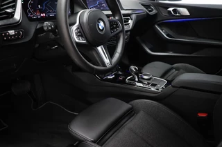 BMW 1-serie 118i Executive Edition | HALF LEDER | DAB | APPLE | DRAADLOZE LADER | CAMERA | 17" / 27