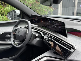 Peugeot e-3008 Launch Edition Dual Motor 73 kWh 325PK Automaat Navigatie, Rondomzichtcamera, Keyless, Panoramadak, Stoel & Stuurwielverwarming, Apple Carplay, Android Auto / 23