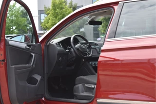 Volkswagen Tiguan 1.4 TSI ACT 150 pk Connected Series  NL-Auto | DAB | Elekt.trekhaak | Carplay | Cruise Control | Climate Control | NAP / 38