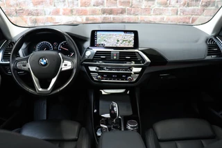 BMW X3 xDrive30i High Executive xLine Automaat  / Panoramadak / Trekhaak / Sportstoelen / Leder / 19 Inch / Driving Assistant Plus / Hifi / LED / Head-Up Display / Achteruitrijcamera / Stoelverwarming / Adaptief Onderstel / Multifunctioneel Instrumentenpaneel / 19