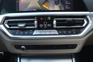 BMW 3 Serie Touring 330e M-Sport Shadow Line  Pano/Laser LED/Leder/360/Keyless/Headup/ACC/Dodehoek / 24