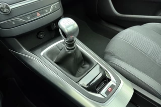 Peugeot 308 SW 1.2 PureTech Blue Lease Premium 130pk | Navigatie | Panoramadak | Climate Control | Trekhaak | Camera | Cruise Control | Parkeersensoren | Apple Carplay - Android Auto / 32