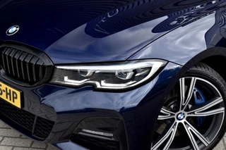 BMW 3 Serie 330e M Sport Individual  | 19'' Wielen | Lederen Bekleding | CarPlay | Audio Media Pack | 1e Eigenaar | / 29