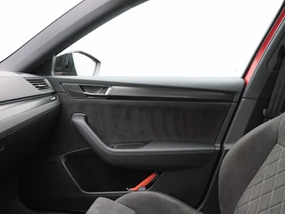 Škoda Superb Combi 1.5 TSi 150 Pk Automaat Sportline Business | Panoramadak | Trekhaak | Virtual Cockpit | Adaptive Cruise | Camera | LED | 19 Inch | 53.466 Km! / 36