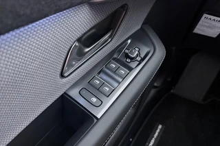 Opel Grandland Electric GS 73 kWh | Stoelverwarming | Verwarmd stuurwiel | Adaptieve Cruise Control | 360° Camera | Panoramisch schuif/kantel dak | Matrix LED koplampen | 20'' Lichtmetalen velgen / 26