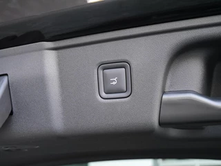 Leapmotor C10 Design 69.9 kWh | uit Voorraad leverbaar | Panoramadak | Elektrische achterklep | 20inch velgen | Camera voor en achter | Lederen bekleding / 16