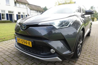 Toyota C-HR 1.8 Hybrid Executive  | Dealer onderhouden | NAVI | Camera | Trekhaak | Cruise control | / 17