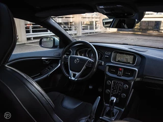 Volvo V40 2.0 D3 150 PK Business Sport R-Design Panoramadak Harman Kardon LED Standkachel Trekhaak Stoelverwarming 18" / 17