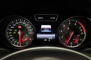 Mercedes-Benz GLA-klasse 180 Ambition | URBAN PACK | PANORAMADAK | STOELVERWARMING | TREKHAAK | 18" / 5