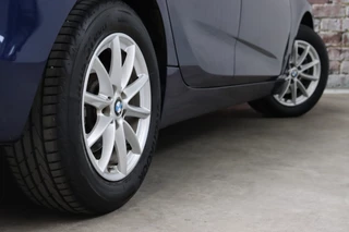 BMW 2 Series Active Tourer 218i Executive Automaat  / Navigatie / Trekhaak / Panoramadak / LED / Achteruitrijcamera / Climate Control / Parkeersensoren voor+achter / Cruise Control / Bluetooth / 35