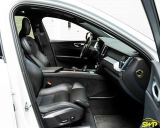 Volvo XC60 2.0 T8 Twin Engine AWD R-Design | Pano | Trekhaak zwenkbaar | Navi | Cam / 26