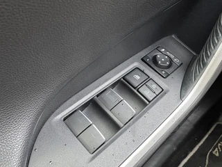 Toyota RAV4 2.5 Hybrid AWD DYNAMIC 1650KG TREKGEW STOELVERW PARK-SENSOREN NAVI CAMERA APPLE/ANDROID LM-VELGEN / 22