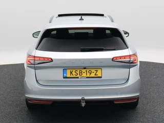 Skoda Superb Combi 1.5 TSi 204 Pk PHEV Edition | Panoramadak | Stoelverwarming | Camera | Trekhaak | Adaptive Cruise | 17 Inch | 23.131 Km !! / 7
