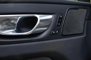 Volvo XC60 2.0 T6 PHEV Long range AWD R-Design|360 Camera|Trekhaak|Harmann|HUD|Stoel+Stuurverwarming| / 30