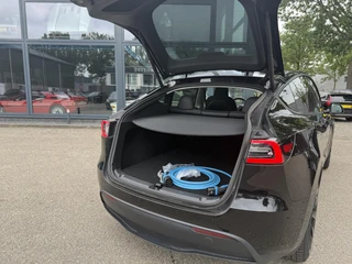 Tesla Model Y Long Range AWD 75 kWh / 12