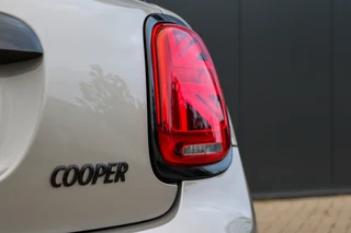 MINI 3-deurs 1.5 Cooper Classic  | PANO | HUD | CAMERA | KEYLESS | LEDER | / 17