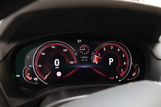 BMW X3 xDrive30i High Executive xLine Automaat  / Panoramadak / Trekhaak / Sportstoelen / Leder / 19 Inch / Driving Assistant Plus / Hifi / LED / Head-Up Display / Achteruitrijcamera / Stoelverwarming / Adaptief Onderstel / Multifunctioneel Instrumentenpaneel / 29