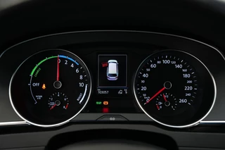 Volkswagen Passat Variant 1.4 TSI PHEV GTE Business  ACC Massage Camera Stoelverwarming 24 Maanden garantie* (Vraag naar de voorwaarden) / 12