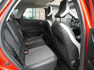 Renault Captur 1.6 E-Tech Plug-in Hybrid 160 Intens | Panorama dak | Achteruitrijcamera | Lichtmetalen velgen | Navigatie | Cruise control | Stoelverwarming | / 13