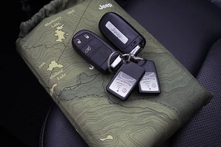Jeep Compass 4xe 240 Plug-in Hybrid Electric S Stuur-Stoelverwarming Keyless Alpine 360 Camera / 31