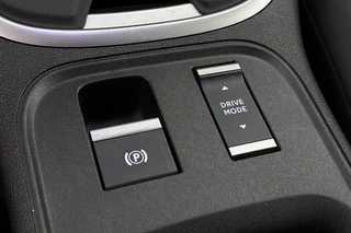 Jeep Avenger 1.2 e-Hybrid Summit Keyless JBL Elektrische Achterklep Achteruitrijcamera / 36