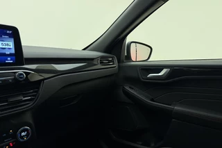 Ford Kuga 2.5 PHEV 225pk Automaat ST-Line X | Navigatie | Panoramisch schuif/kanteldak | Trekhaak 1500kg | Lederen bekleding | Head-up display | Stoel- en stuurverwarming | Keyless | Achteruitrijcamera / 35